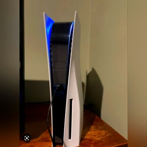 PS5 - Picture 2 of 2